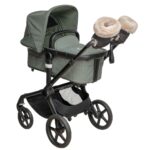 Vognvotter i fargen Taupe fra Tinkafu – universelle barnevognvotter som holder hendene varme og komfortable.