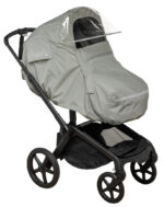 Tinkafu regntrekk til barnevogn er utviklet for norske værforhold og gir optimal beskyttelse mot regn og vind. Regntrekket har universell passform og passer de fleste barnevogner, inkludert Thule Urban Glide.bugaboo, cybex , emmaljunga, britax og mange flere Refleksdetaljer gir økt synlighet i mørket, og designet sørger for god ventilasjon og komfort for barnet. Perfekt til bruk på trilleturer i all slags vær.