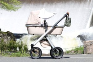 solskjerm til barnevogn fra tinkafu hvit engelsk blonde på dubatti bagdel